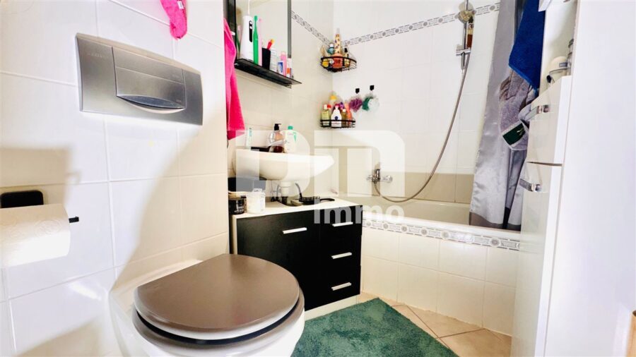 (R)eserviert!Kompakte Zweizimmerwohnung mit Balkon, Kellerraum - Bad / Wanne